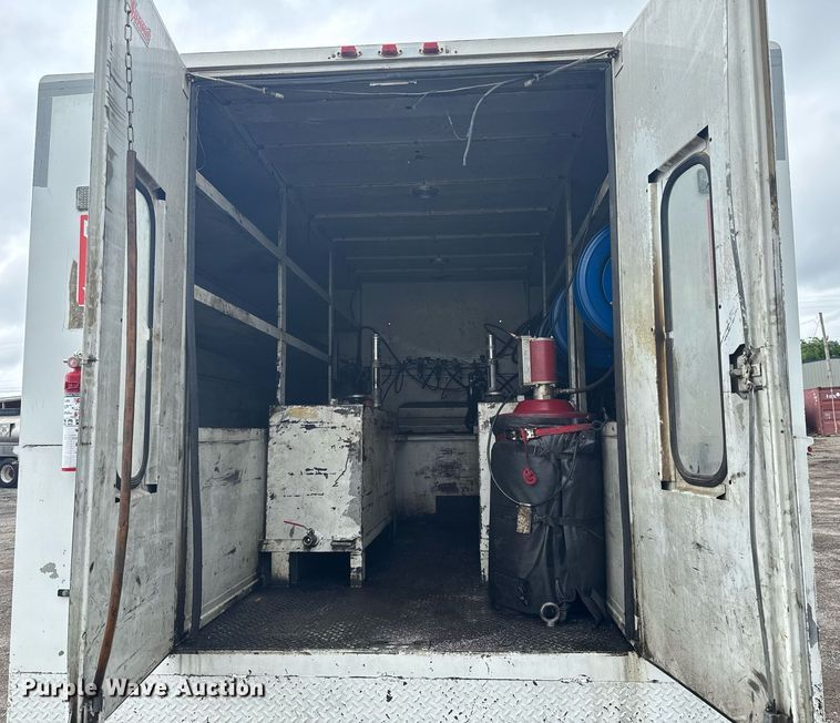 image for item DU9888 2007 International 4300 fuel / lube truck