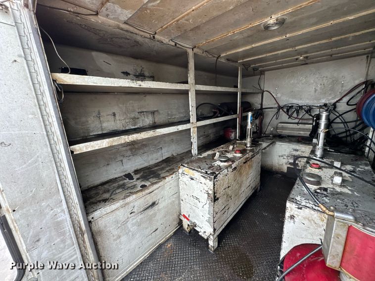 image for item DU9888 2007 International 4300 fuel / lube truck