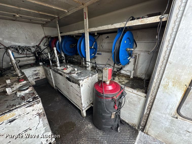 image for item DU9888 2007 International 4300 fuel / lube truck