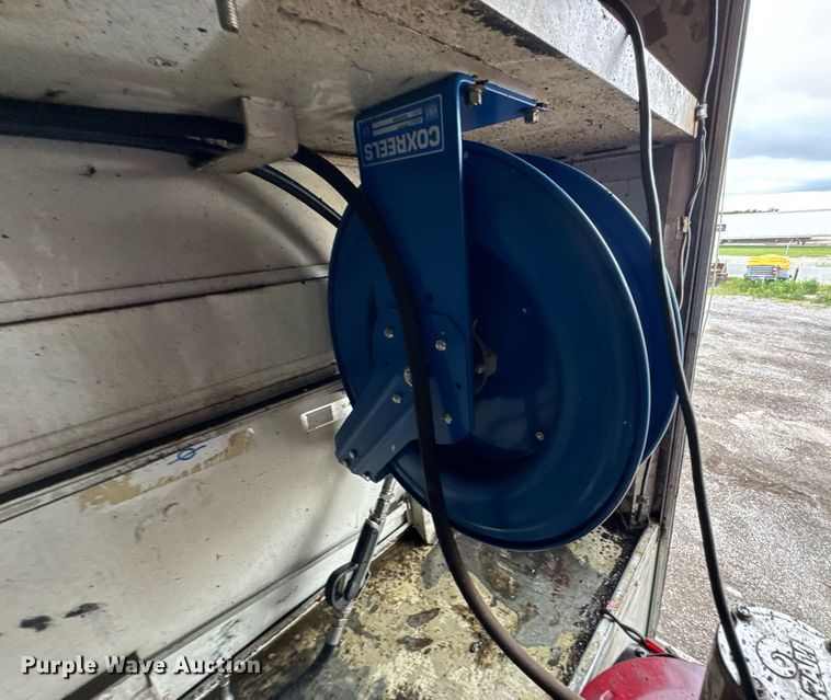 image for item DU9888 2007 International 4300 fuel / lube truck