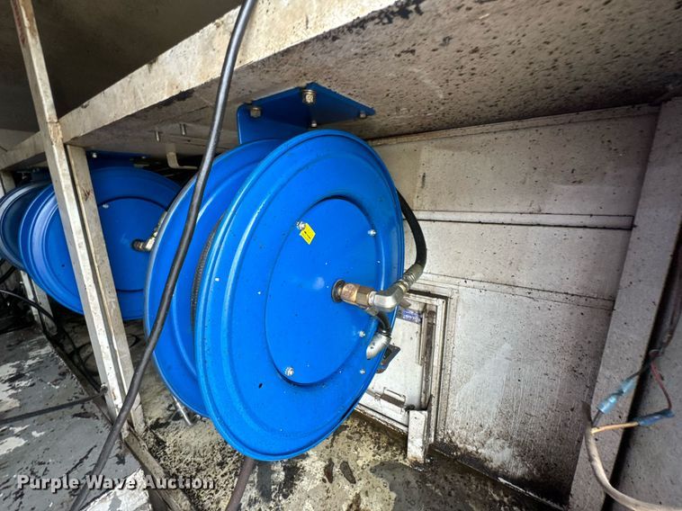 image for item DU9888 2007 International 4300 fuel / lube truck