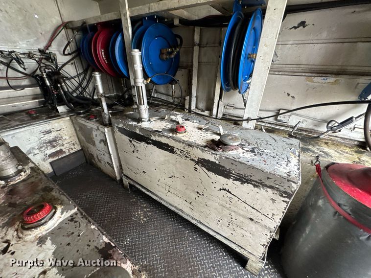 image for item DU9888 2007 International 4300 fuel / lube truck