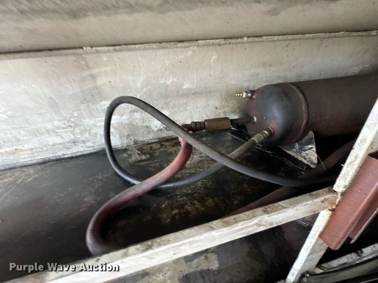 image for item DU9888 2007 International 4300 fuel / lube truck