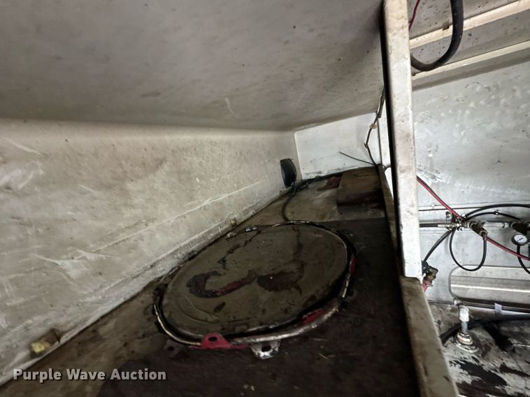 image for item DU9888 2007 International 4300 fuel / lube truck