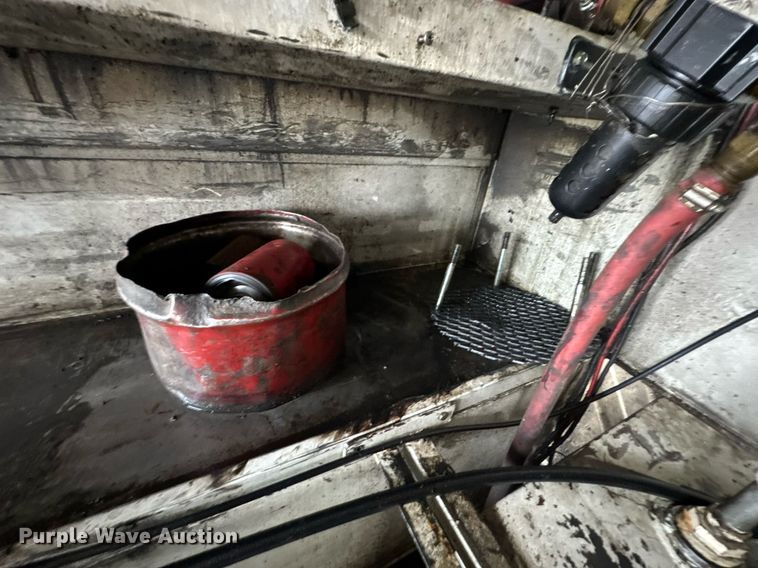 image for item DU9888 2007 International 4300 fuel / lube truck