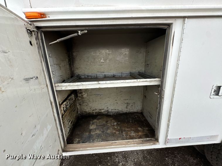 image for item DU9888 2007 International 4300 fuel / lube truck