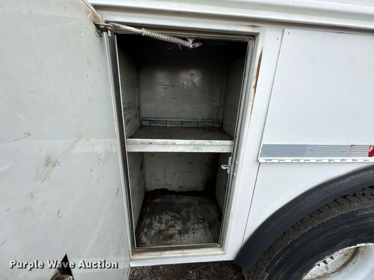 image for item DU9888 2007 International 4300 fuel / lube truck