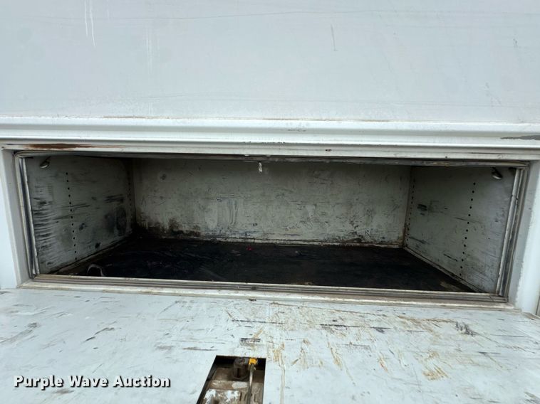 image for item DU9888 2007 International 4300 fuel / lube truck