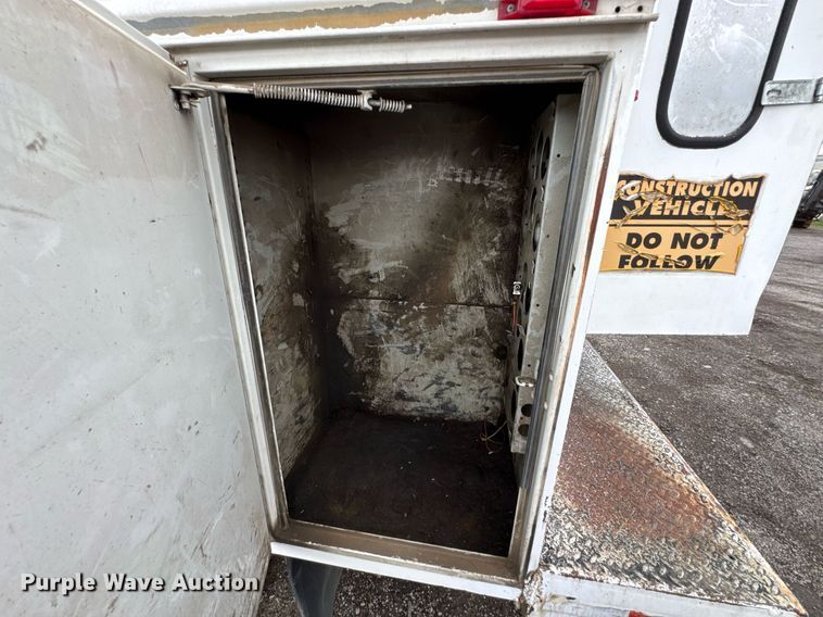 image for item DU9888 2007 International 4300 fuel / lube truck