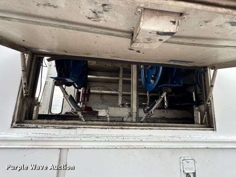 image for item DU9888 2007 International 4300 fuel / lube truck