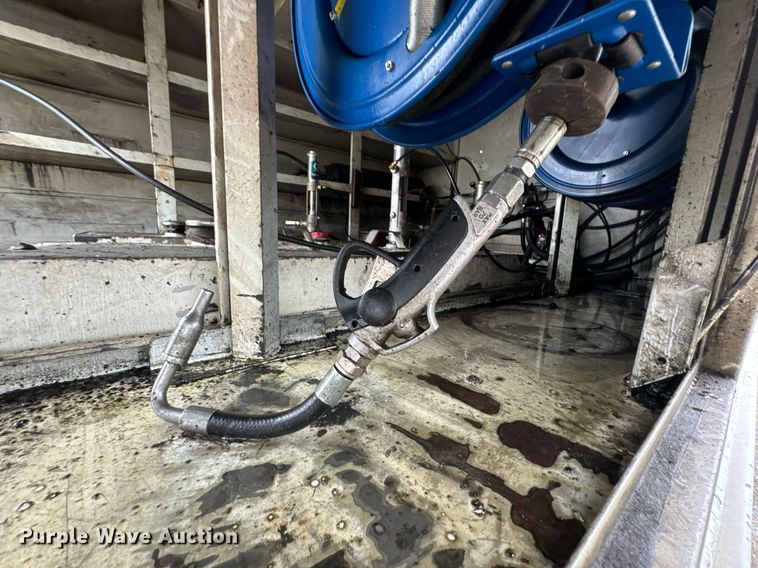 image for item DU9888 2007 International 4300 fuel / lube truck