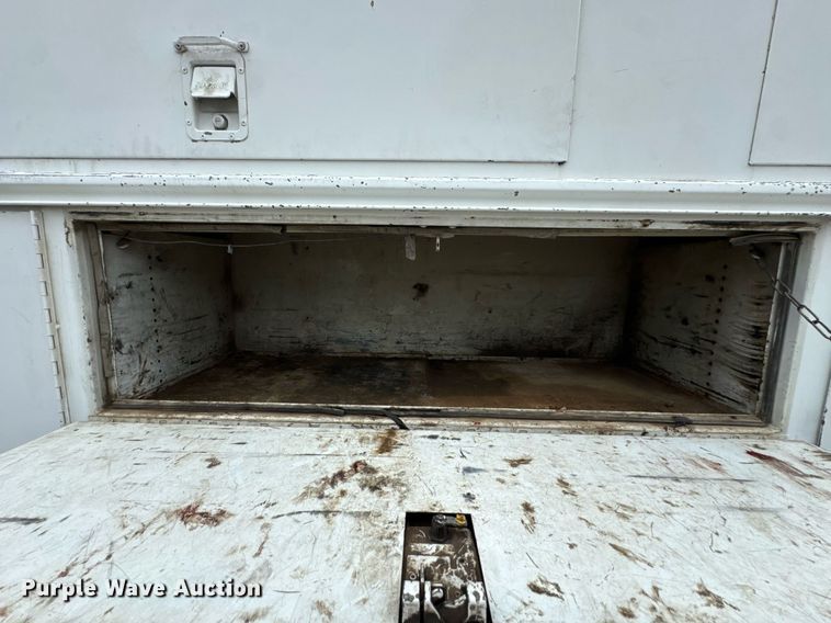 image for item DU9888 2007 International 4300 fuel / lube truck