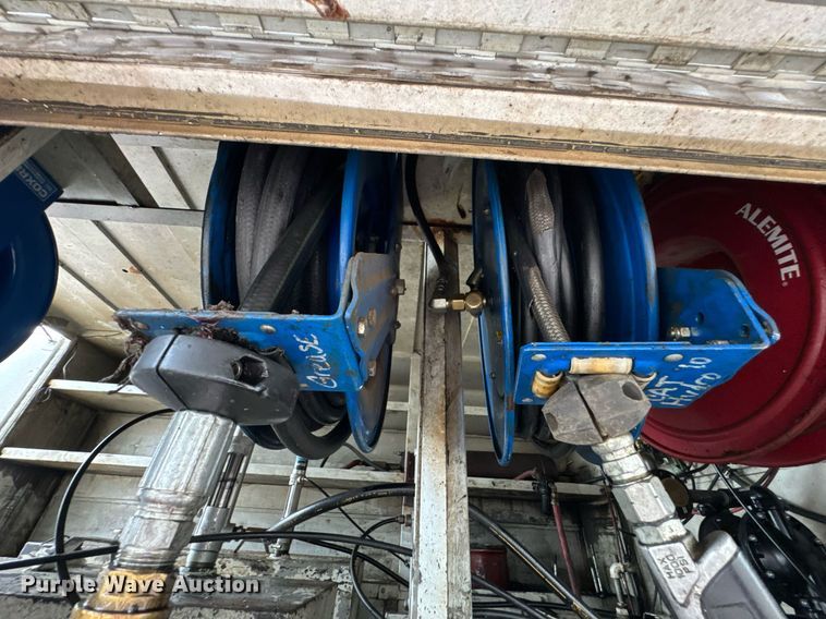 image for item DU9888 2007 International 4300 fuel / lube truck