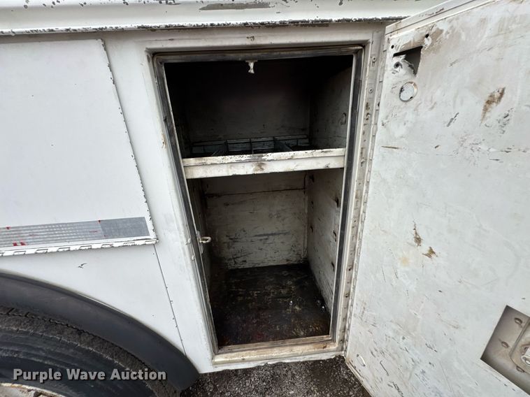 image for item DU9888 2007 International 4300 fuel / lube truck