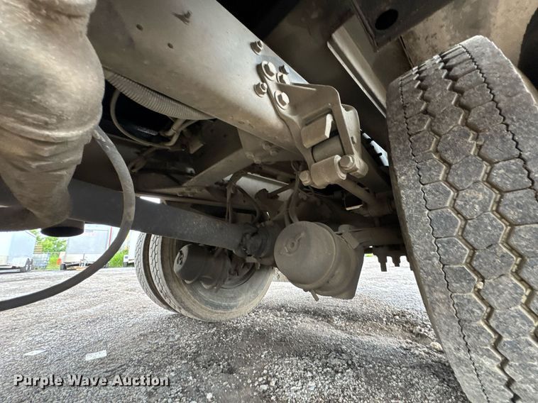 image for item DU9888 2007 International 4300 fuel / lube truck