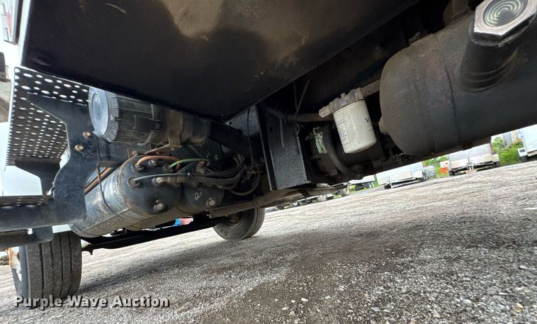 image for item DU9888 2007 International 4300 fuel / lube truck