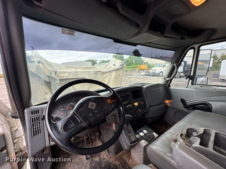 image for item DU9888 2007 International 4300 fuel / lube truck