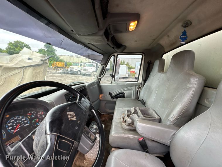 image for item DU9888 2007 International 4300 fuel / lube truck