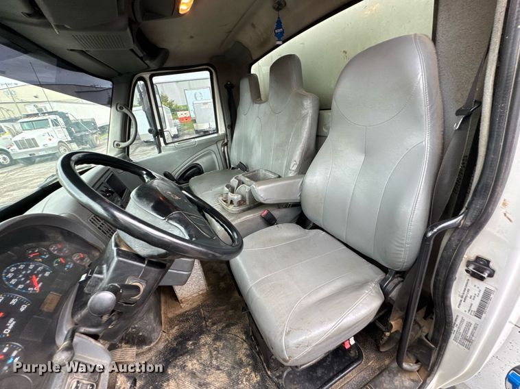 image for item DU9888 2007 International 4300 fuel / lube truck