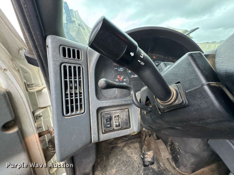 image for item DU9888 2007 International 4300 fuel / lube truck