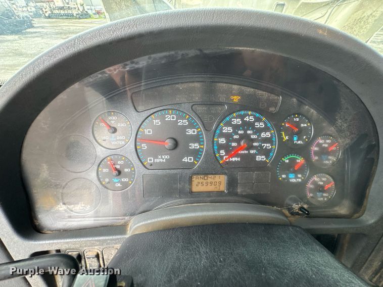 image for item DU9888 2007 International 4300 fuel / lube truck