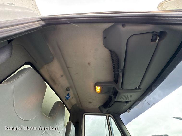 image for item DU9888 2007 International 4300 fuel / lube truck