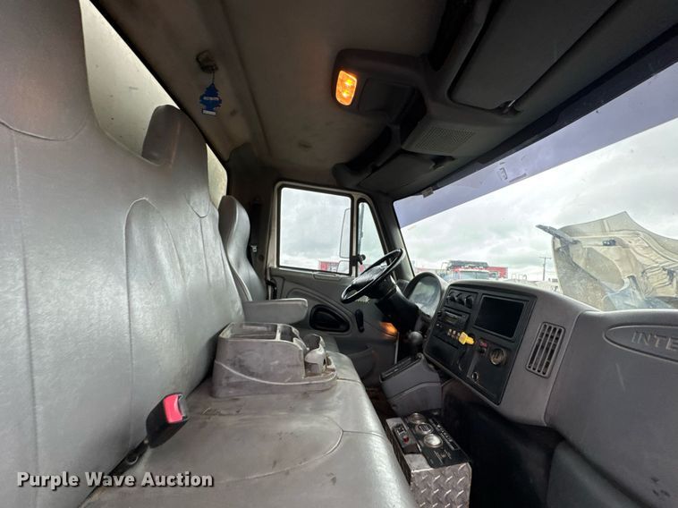 image for item DU9888 2007 International 4300 fuel / lube truck