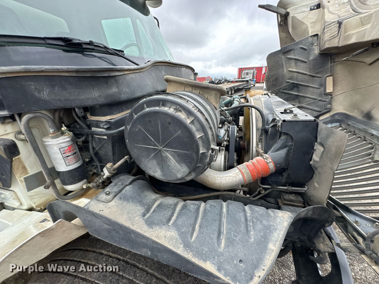 image for item DU9888 2007 International 4300 fuel / lube truck