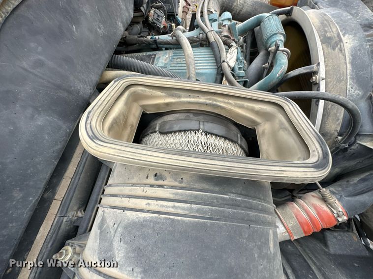 image for item DU9888 2007 International 4300 fuel / lube truck