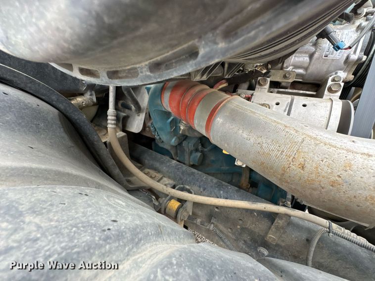 image for item DU9888 2007 International 4300 fuel / lube truck