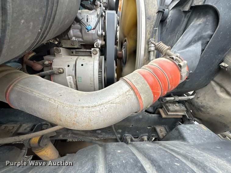 image for item DU9888 2007 International 4300 fuel / lube truck