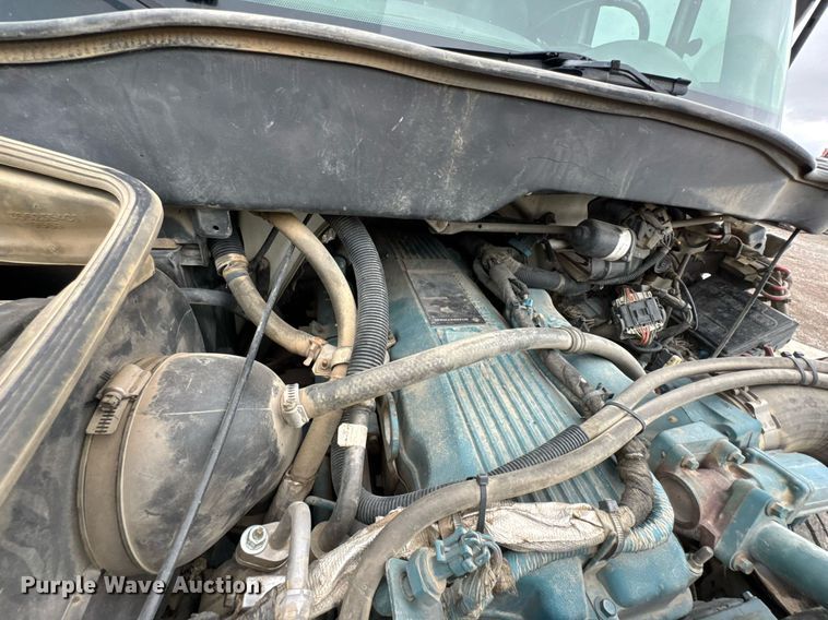 image for item DU9888 2007 International 4300 fuel / lube truck