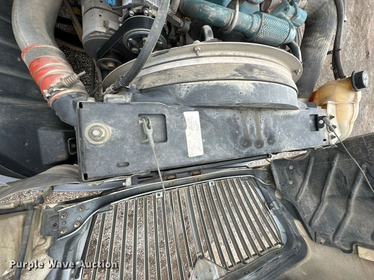 image for item DU9888 2007 International 4300 fuel / lube truck