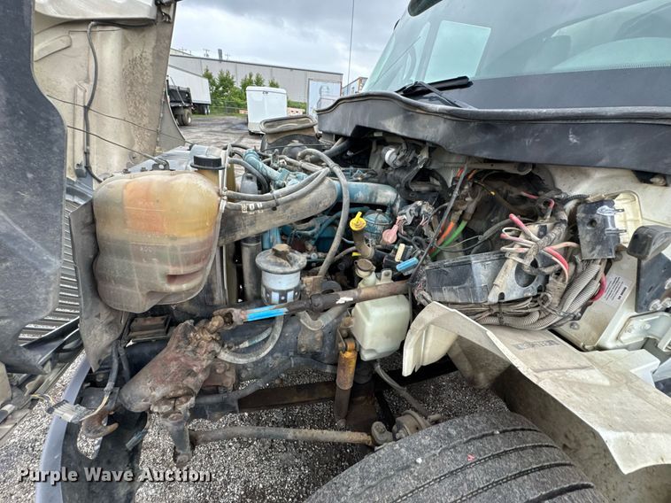 image for item DU9888 2007 International 4300 fuel / lube truck