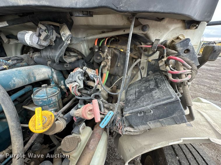 image for item DU9888 2007 International 4300 fuel / lube truck