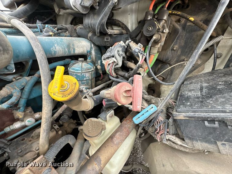 image for item DU9888 2007 International 4300 fuel / lube truck