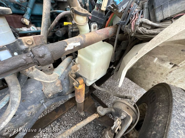 image for item DU9888 2007 International 4300 fuel / lube truck