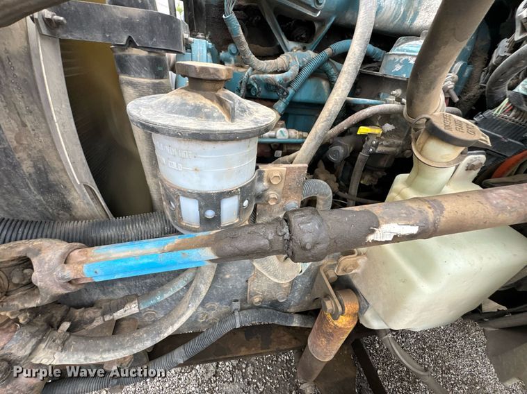 image for item DU9888 2007 International 4300 fuel / lube truck