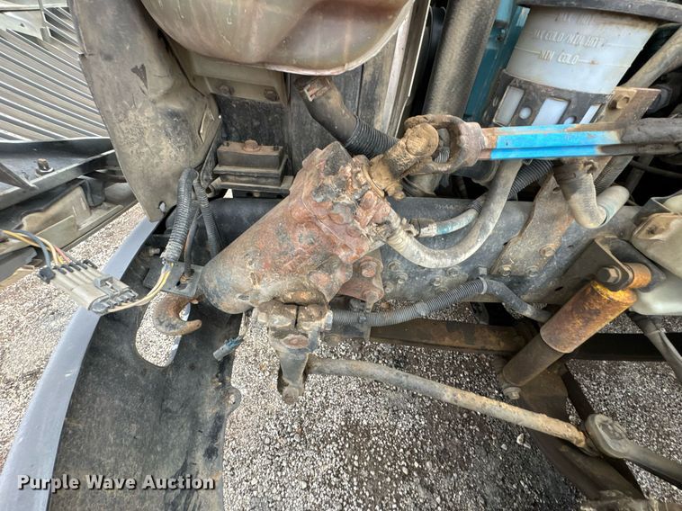 image for item DU9888 2007 International 4300 fuel / lube truck