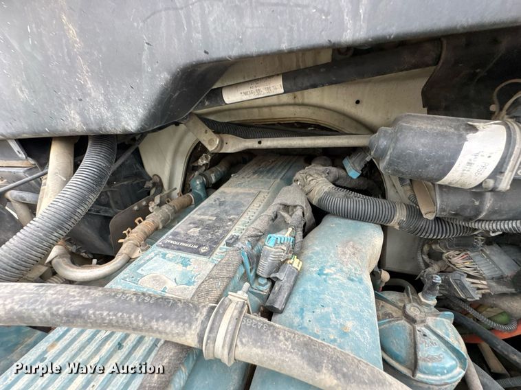 image for item DU9888 2007 International 4300 fuel / lube truck