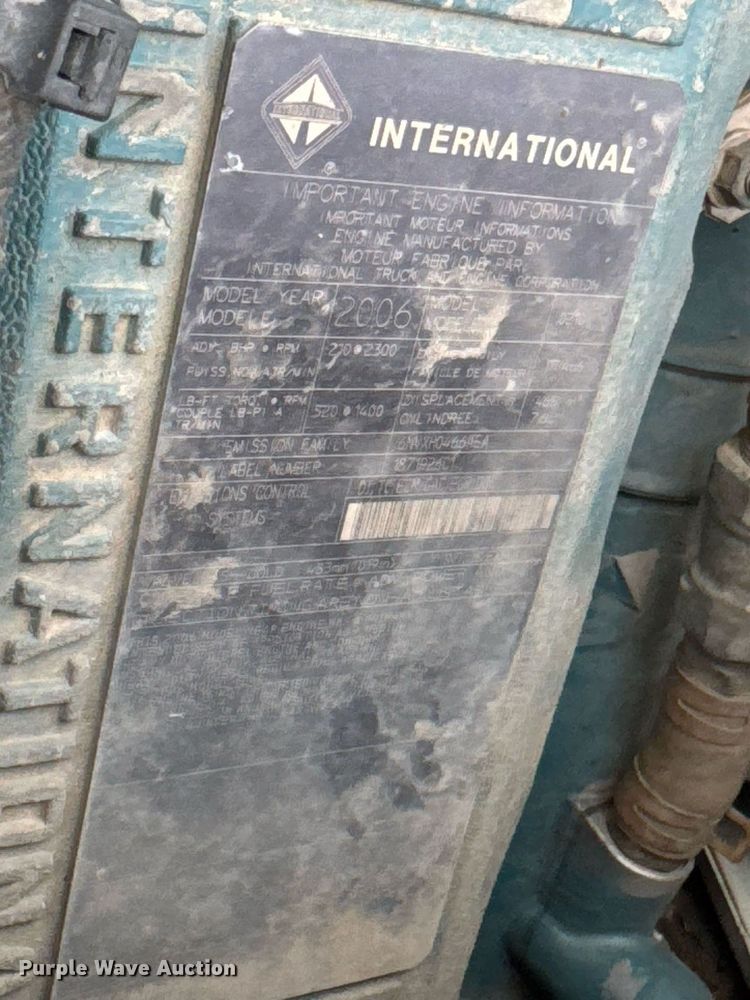 image for item DU9888 2007 International 4300 fuel / lube truck