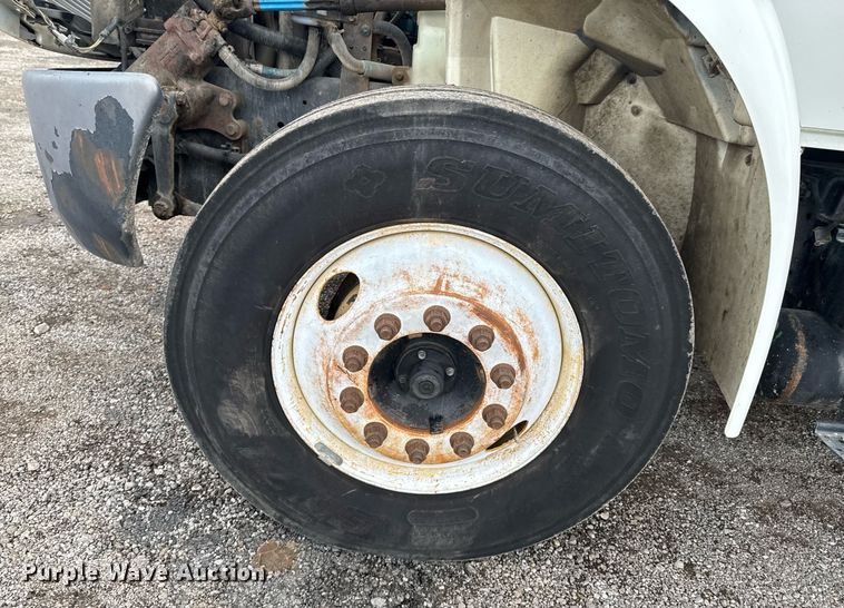 image for item DU9888 2007 International 4300 fuel / lube truck