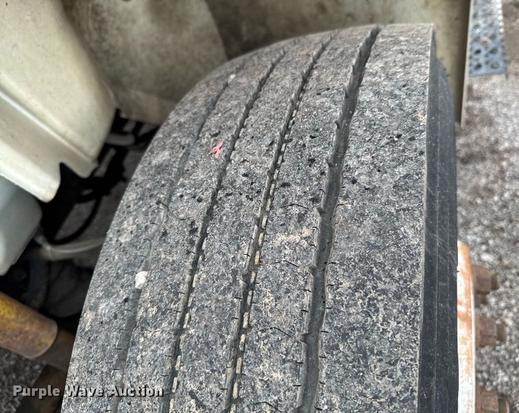 image for item DU9888 2007 International 4300 fuel / lube truck