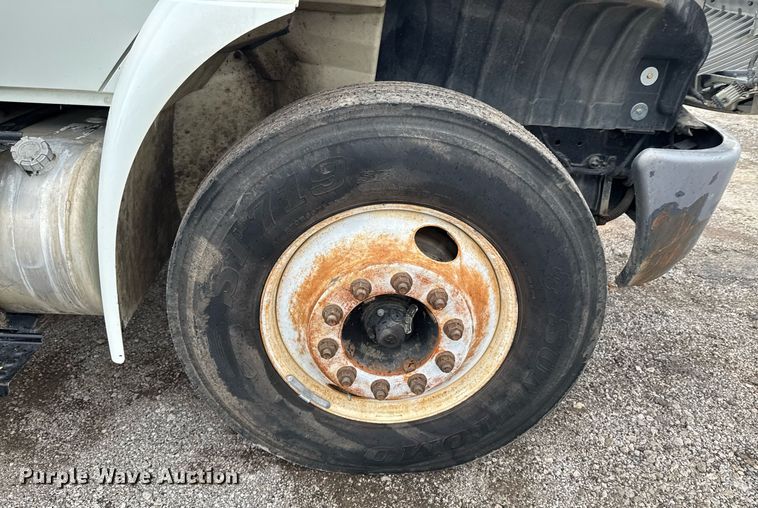 image for item DU9888 2007 International 4300 fuel / lube truck