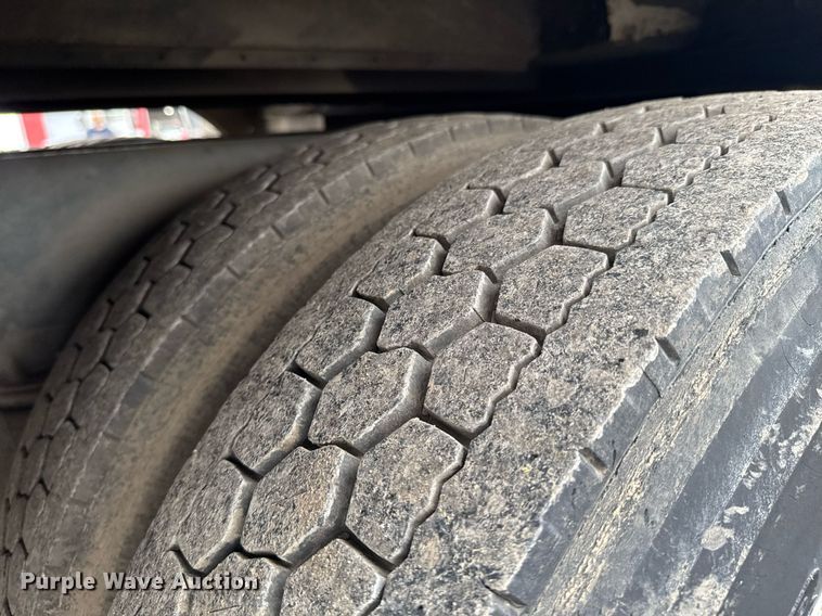 image for item DU9888 2007 International 4300 fuel / lube truck