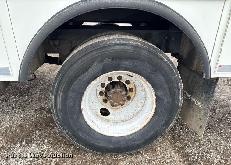 image for item DU9888 2007 International 4300 fuel / lube truck