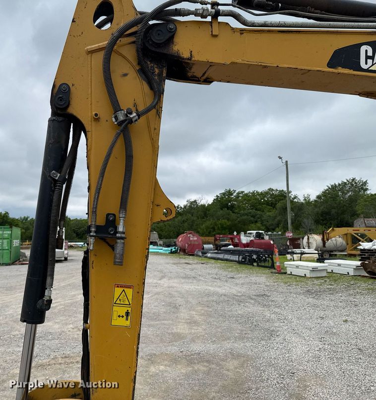 image for item DU9889 2017 Caterpillar 305E2 mini excavator
