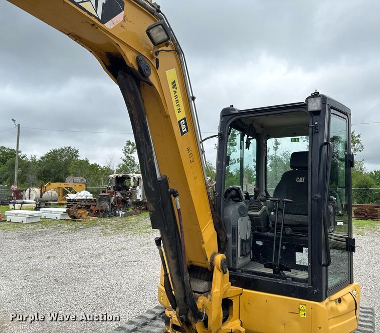 image for item DU9889 2017 Caterpillar 305E2 mini excavator
