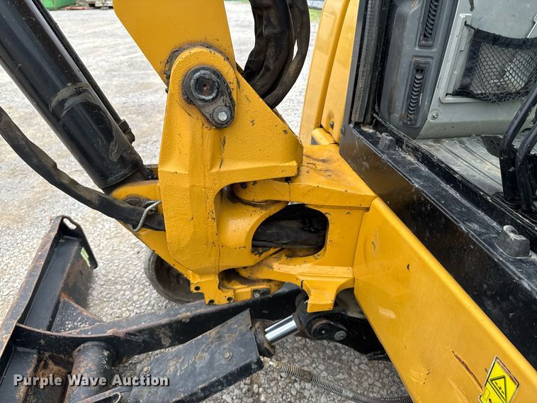 image for item DU9889 2017 Caterpillar 305E2 mini excavator