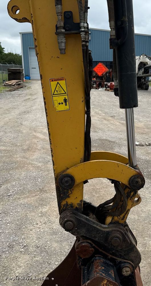 image for item DU9889 2017 Caterpillar 305E2 mini excavator